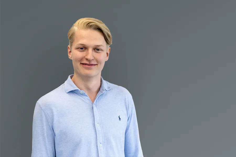 JMueller Portrait 2 BG